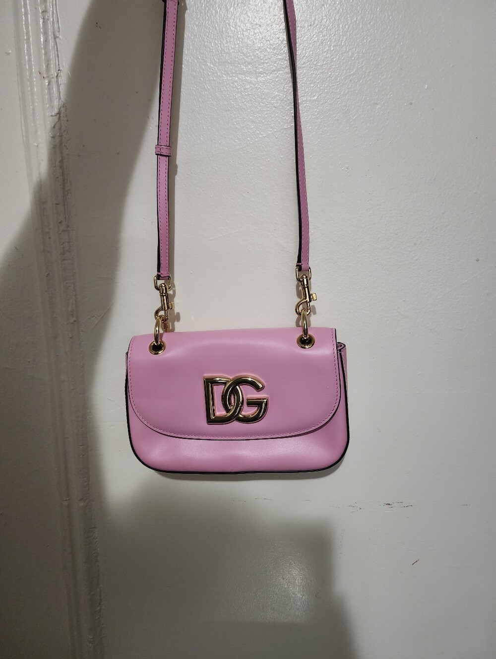 ‼️ON SALE‼️New Dolce & Gabbana Pastel Pink DG Crossbody Bag with Gold Hardware - Picture 5 of 16